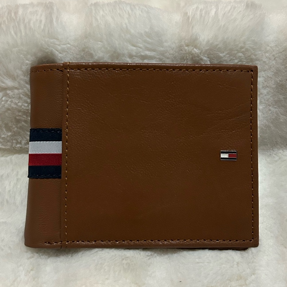 Tommy Hilfiger Men’s Leather RFID Protection Bifold Wallet Tan Business Casual
